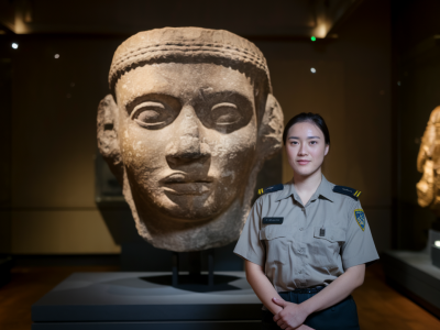Wie spreche ich mit museumspersonal über provenance, ohne defensiv oder belehrend zu wirken